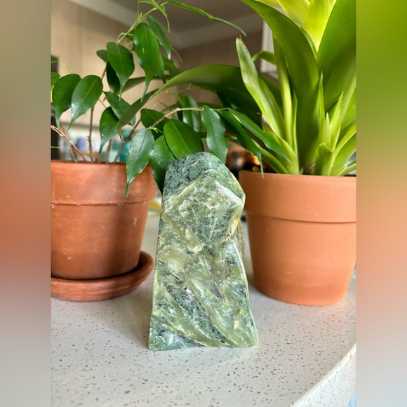 Nephrite Jade Freeform - Picture 2 of 8